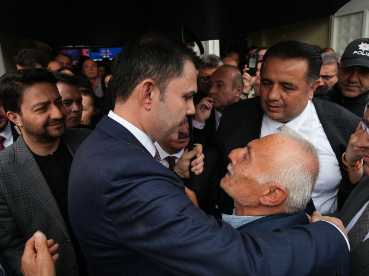 Şehidimizin babasından Bakan Kurum'a anlamlı teşekkür